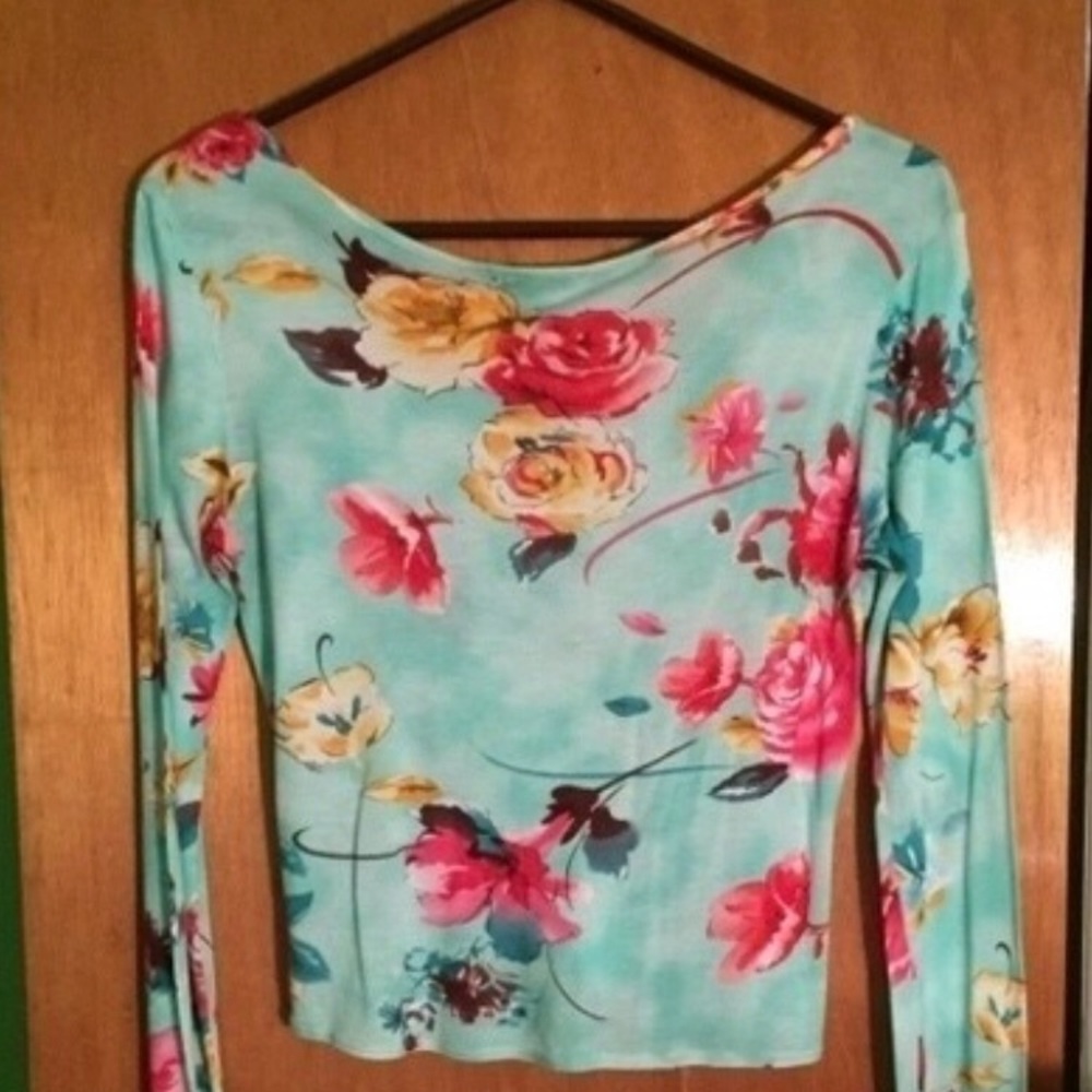 Flowery Top - Picture 2 of 3